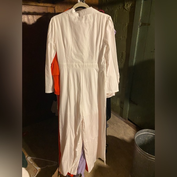 Fun white jumpsuit - Picture 3 of 3